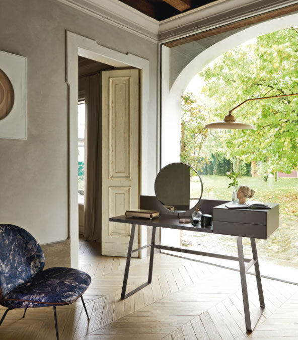 Secretaire da trucco e mobile scrittoio