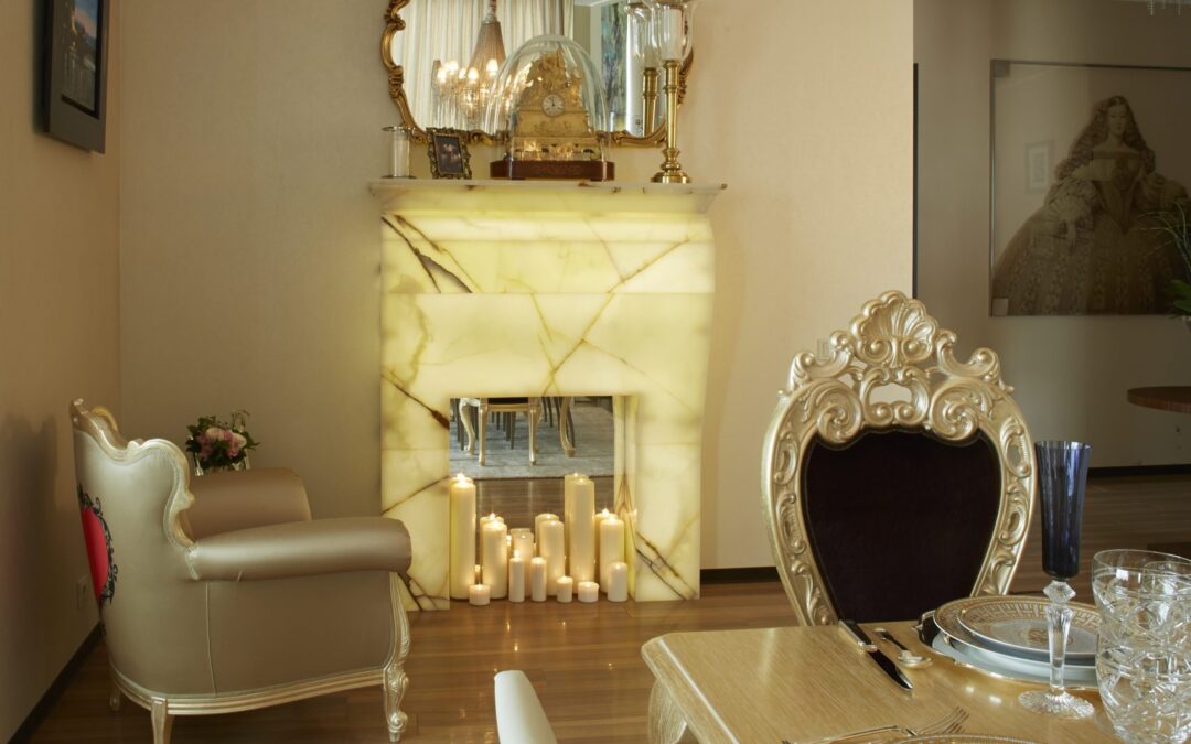 Decorazioni pareti soggiorno con specchi