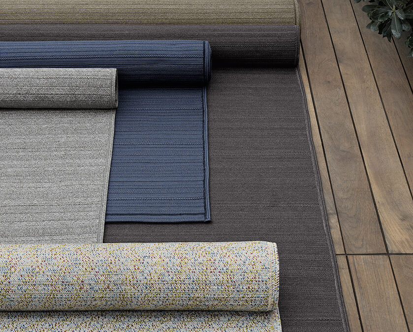 Decorare con tappeti, cuscini e plaid